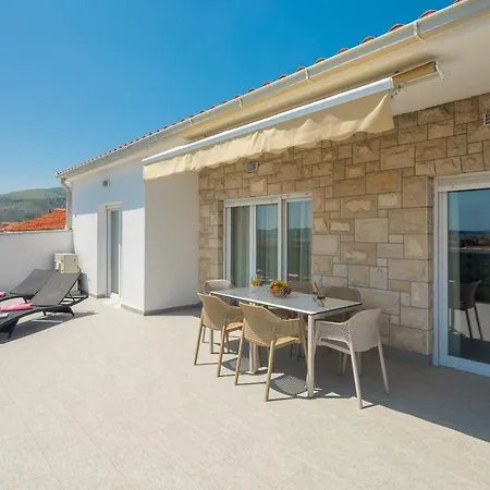 Apollo * Trogir