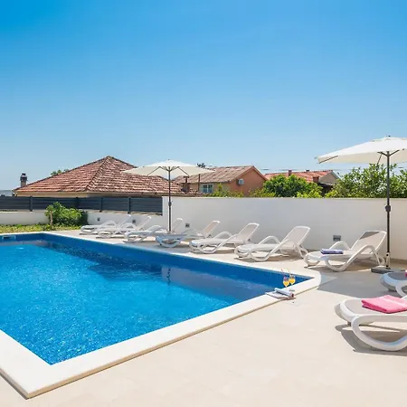 Apollo Lägenhet Trogir