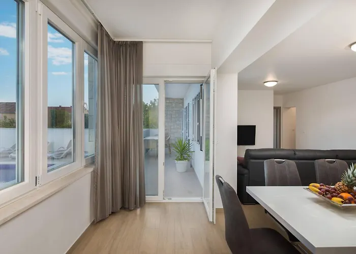 Apollo * Трогір